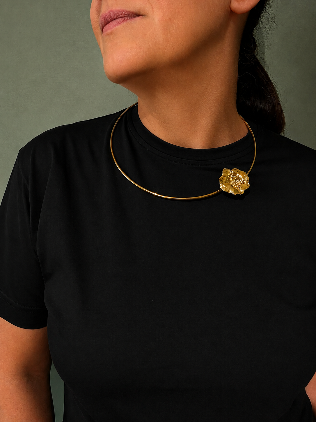Collier in bronzo con fiore (primula)